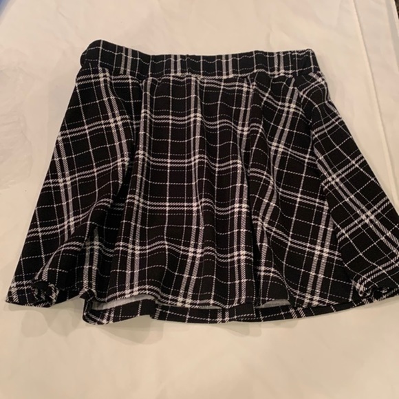 SHEIN Dresses & Skirts - 💐5/25 Shein full mini midi black white plaid uniform girl skirt